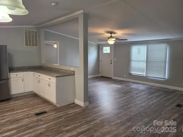 1098 Remington DR, Conover, NC 28613