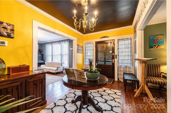 221 3rd ST NE, Hickory, NC 28601