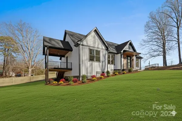 4 Shytle LN, Fletcher, NC 28732