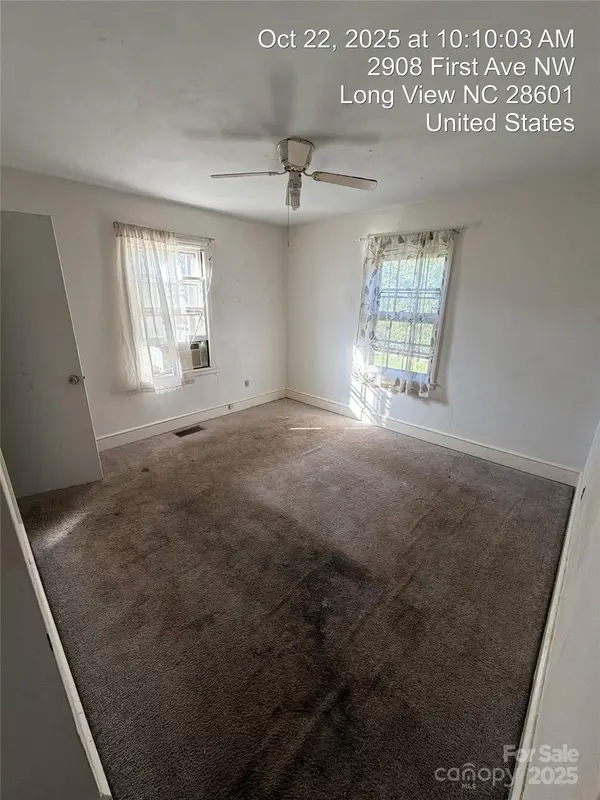 2908 1st AVE NW, Hickory, NC 28601