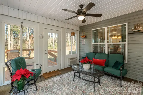 57 Pounding Mill RD, Hendersonville, NC 28792