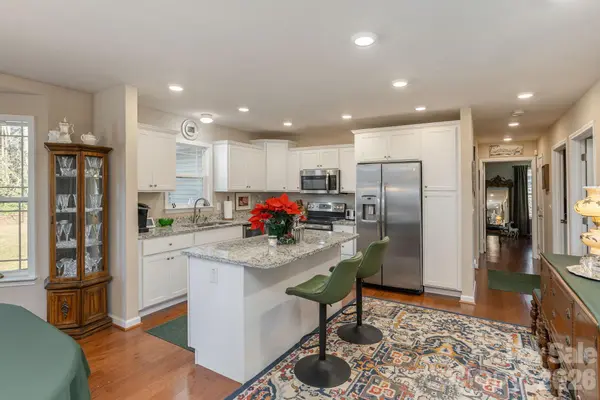 57 Pounding Mill RD, Hendersonville, NC 28792