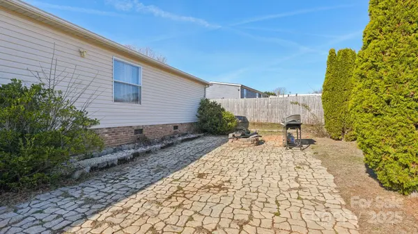 4648 Belvedere DR, Claremont, NC 28610