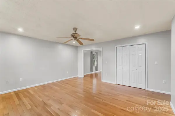 33 Ashwood DR, Asheville, NC 28803