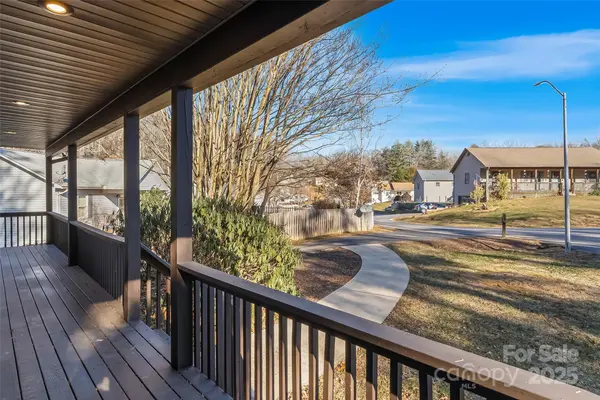 33 Ashwood DR, Asheville, NC 28803