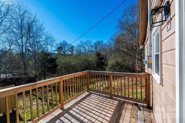 1640 1st Street CIR SE, Hickory, NC 28602