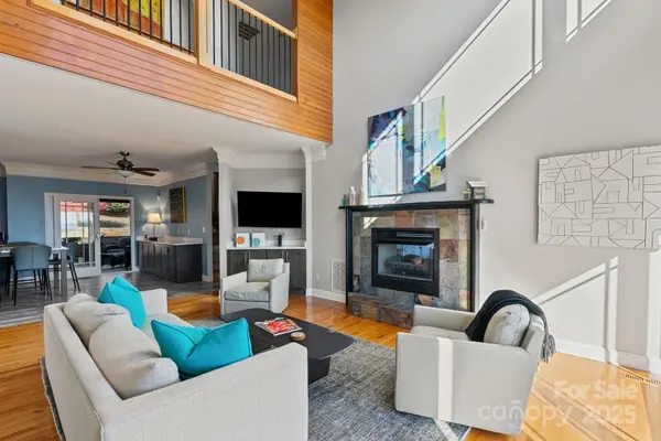235 Windwhisper DR, Asheville, NC 28804