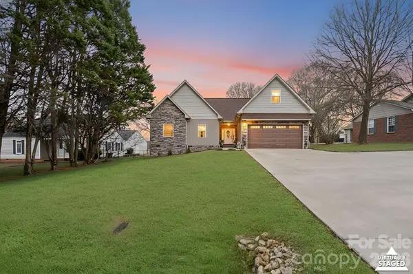 3670 9th Street DR NE, Hickory, NC 28601