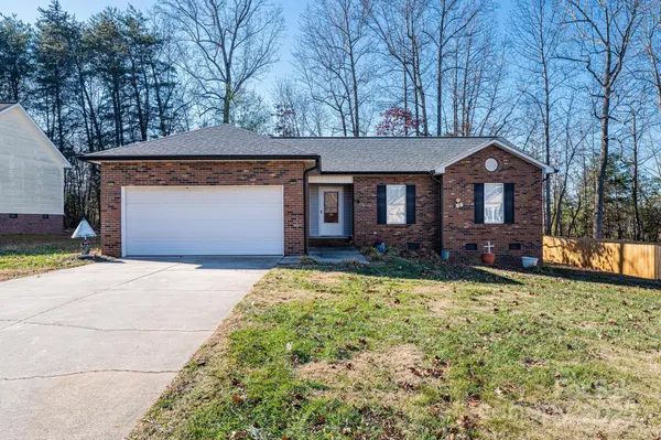 818 Gemcrest DR NE, Conover, NC 28613
