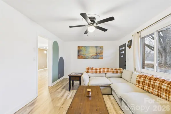 3115 Falling Creek RD NE, Hickory, NC 28601