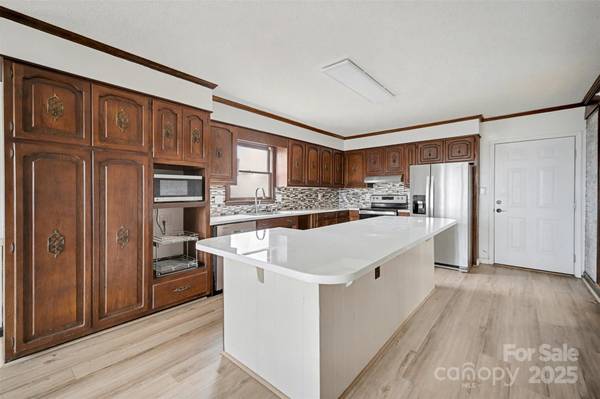 1035 Timberlane DR, Lincolnton, NC 28092