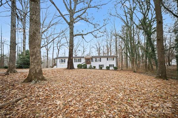 1035 Timberlane DR, Lincolnton, NC 28092