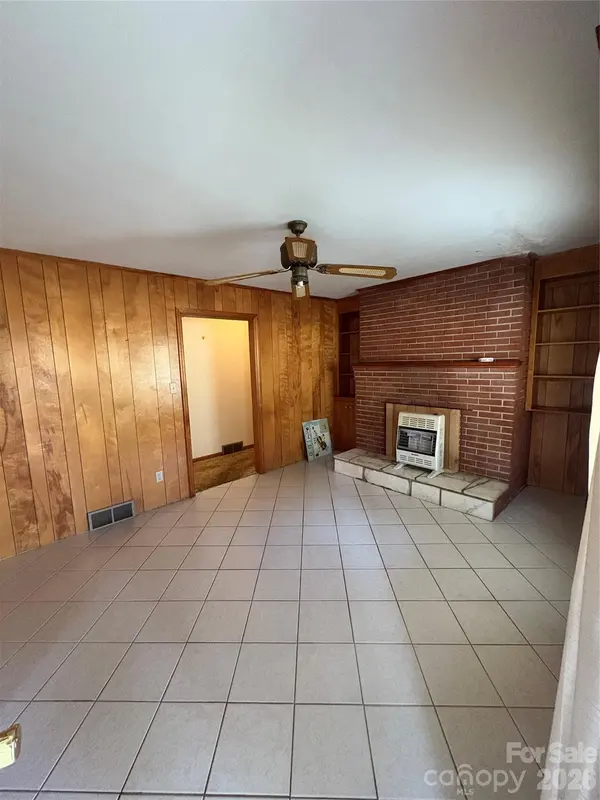 606 Oakmont DR, Canton, NC 28716