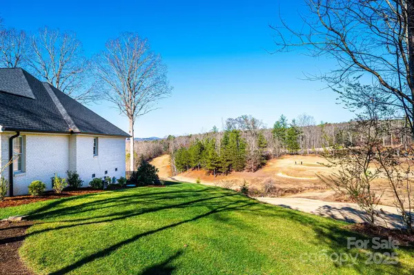 456 N Shore DR, Hickory, NC 28601