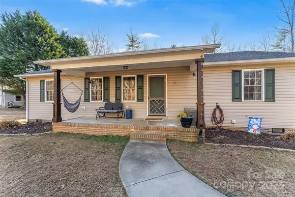 2765 Hollybrook LN, Morganton, NC 28655