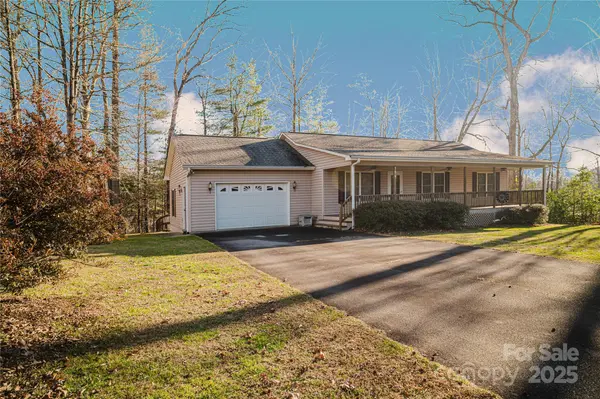 159 W Sweetbriar LN, Etowah, NC 28729