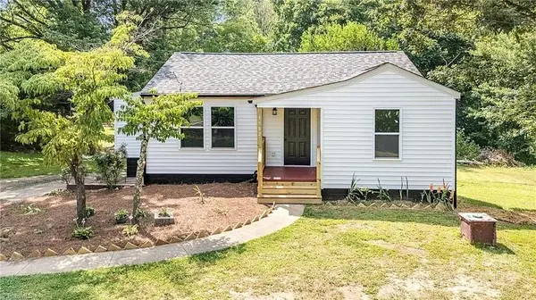 5582 Davis RD, Walkertown, NC 27051
