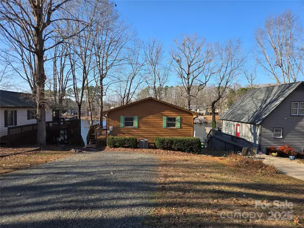 174 N Shoreline DR, Badin Lake, NC 28127