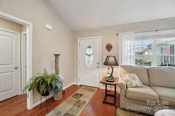98 Asher LN, Etowah, NC 28729