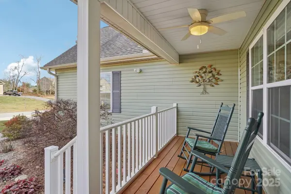 98 Asher LN, Etowah, NC 28729