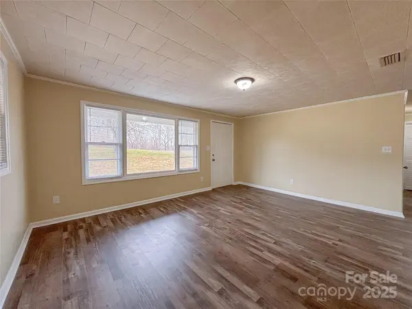 3002 Denwood DR, Claremont, NC 28610