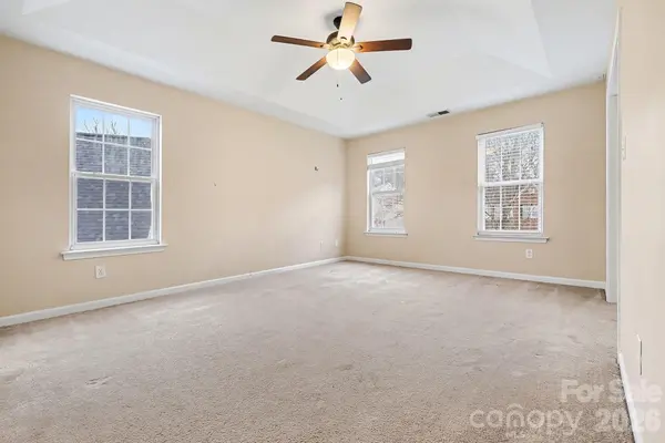 8725 Holly Creek CT, Charlotte, NC 28216