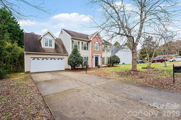 8725 Holly Creek CT, Charlotte, NC 28216