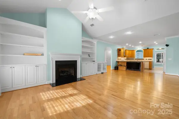 906 3rd Street DR NE, Conover, NC 28613