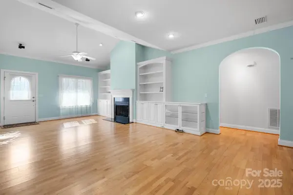 906 3rd Street DR NE, Conover, NC 28613