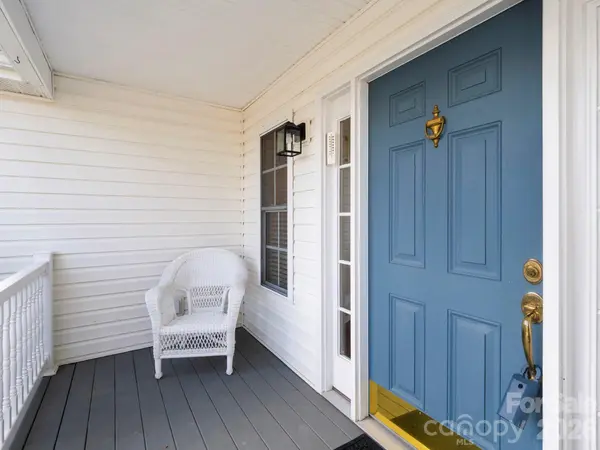 127 Kingfisher LN, Mills River, NC 28759