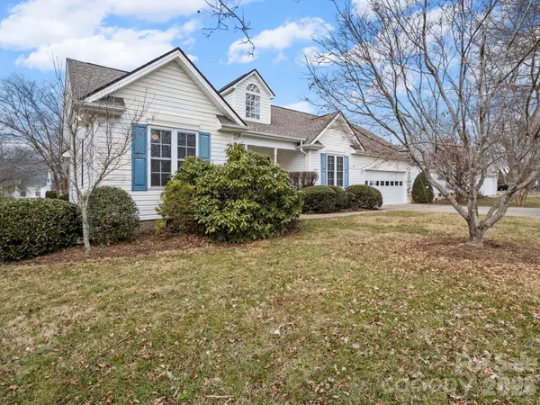 127 Kingfisher LN, Mills River, NC 28759