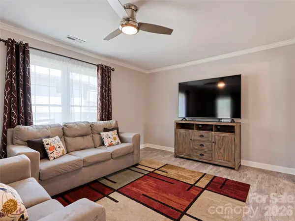 721 Camelot DR, Waynesville, NC 28786