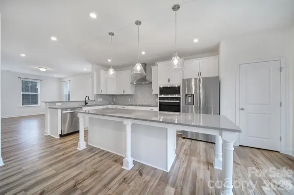 4202 Alexander View DR, Charlotte, NC 28226