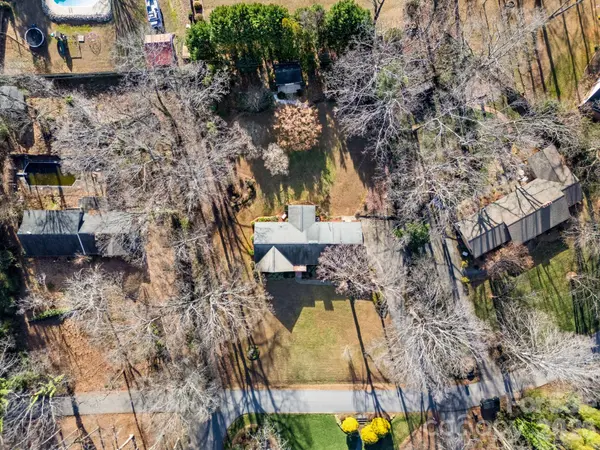 210 Labans LN, Lincolnton, NC 28092