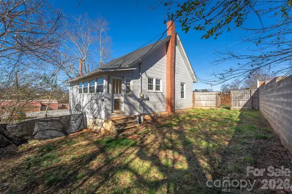 20 1st ST, Marion, NC 28752
