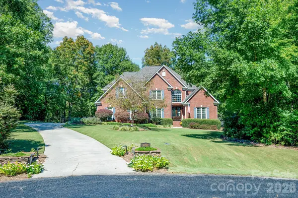 400 Foxglove LN, Indian Trail, NC 28079