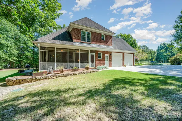 400 Foxglove LN, Indian Trail, NC 28079