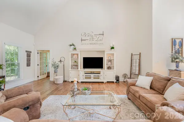 400 Foxglove LN, Indian Trail, NC 28079