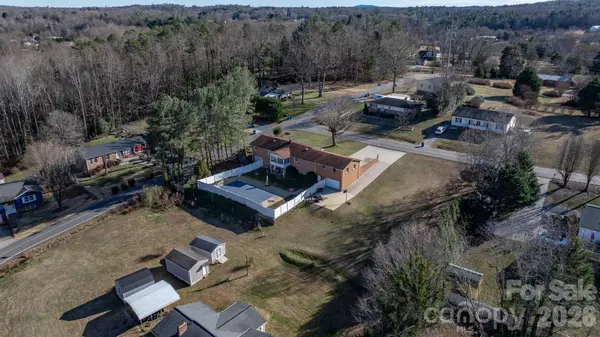 1470 Fairway Acres RD, Lenoir, NC 28645
