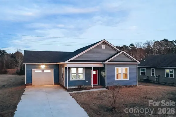 121 Meadow Ridge LN, Coinjock, NC 27923