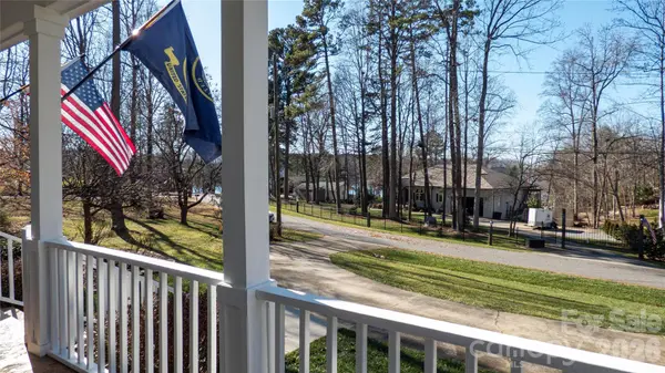 230 Hideaway LN, Mooresville, NC 28117
