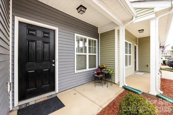 2512 Madeline Meadow DR, Charlotte, NC 28217
