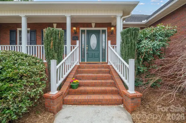 10 Iswa DR, Taylorsville, NC 28681