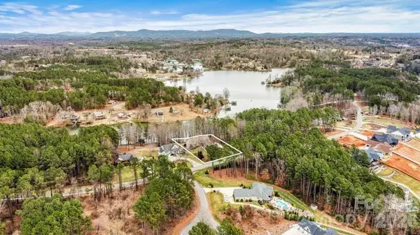 6124 Plantation Pointe DR, Granite Falls, NC 28630