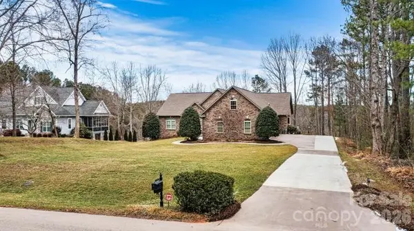 6124 Plantation Pointe DR, Granite Falls, NC 28630