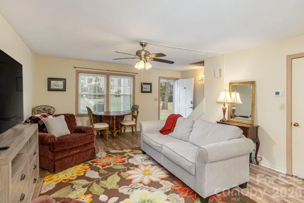 101 Boyd DR ##2B, Flat Rock, NC 28731