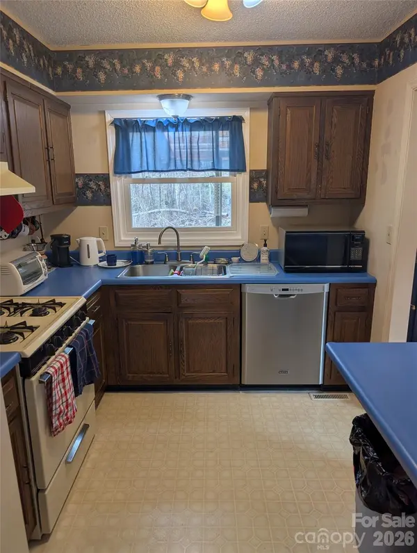 43 Deer Run DR, Asheville, NC 28803