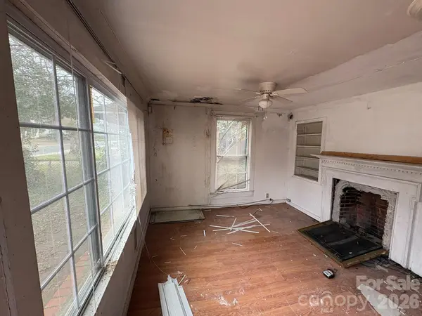2321 Dundeen ST, Charlotte, NC 28216