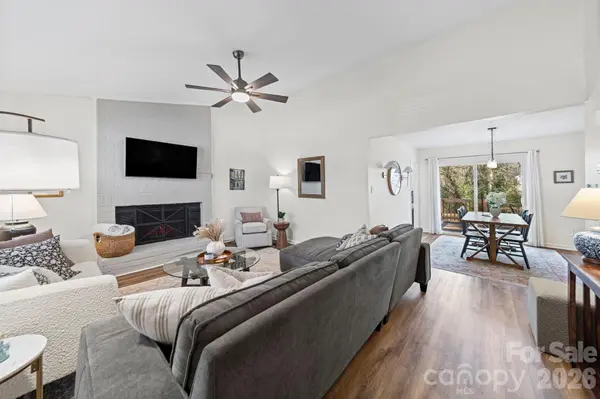 5019 Rolling Oak LN, Charlotte, NC 28227