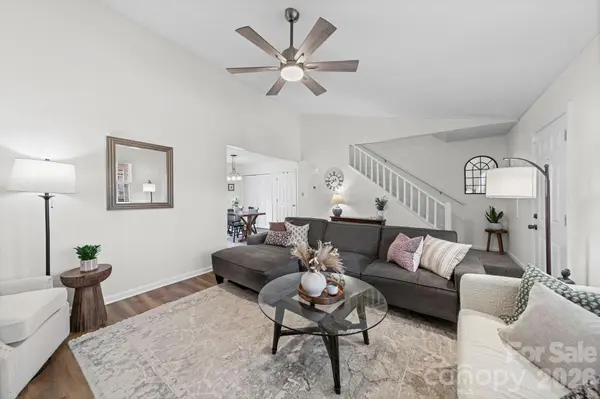 5019 Rolling Oak LN, Charlotte, NC 28227